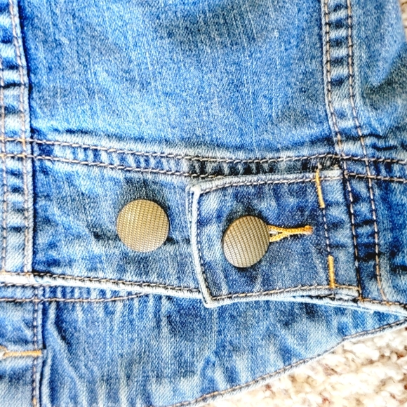CAbi Crop Denim Jacket - Picture 3 of 6